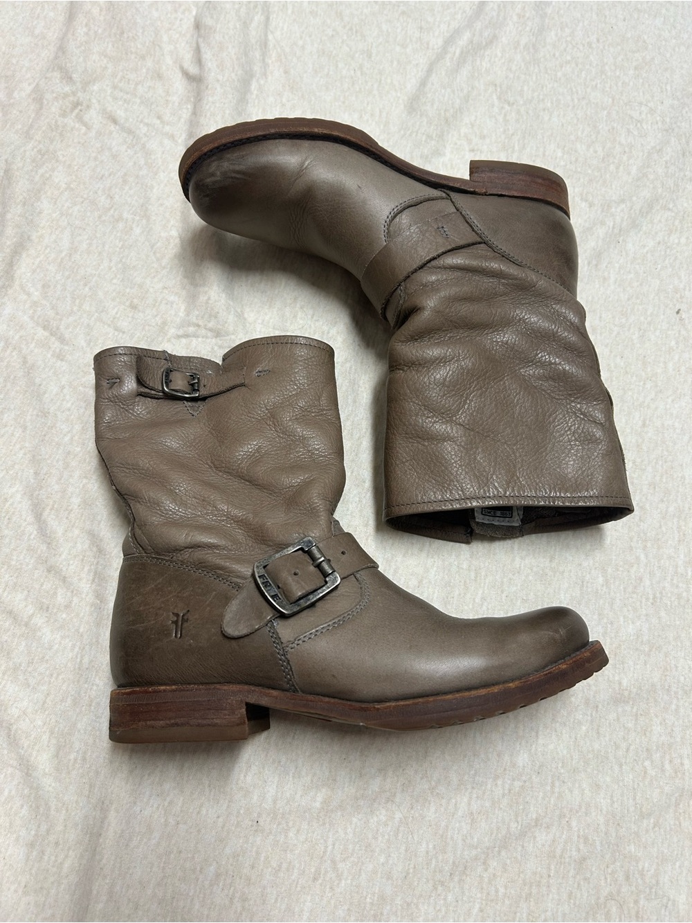 Frye Veronica Short Boots Leather Distressed Engineer Buckle Moto Taupe Slouchy